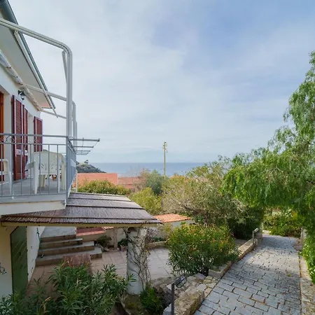 Casa Fiorella A -goelba Помонте