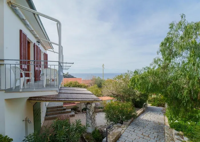 Casa Fiorella A -goelba Помонте